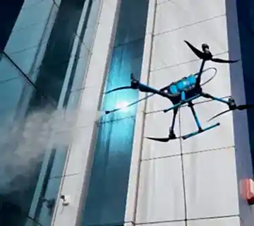 Drone Ile Cam Temizliginin Avantajlari 360x320
